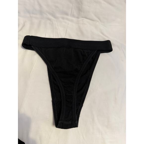 NWOT Vintage Danskin Thong – Black – Size 6 - Picture 2 of 3